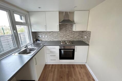 LOUNGE/KITCHENETTE