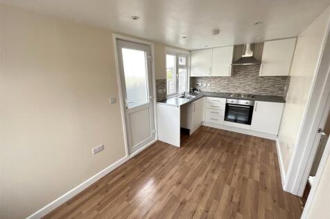 LOUNGE/KITCHENETTE