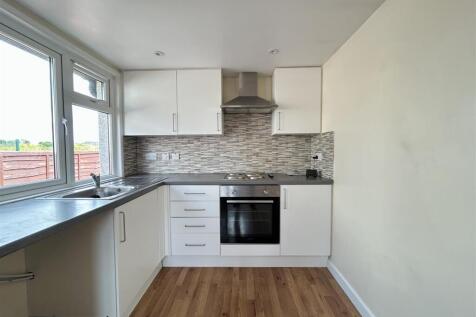 LOUNGE/KITCHENETTE