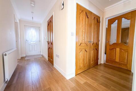 ENTRANCE HALLWAY