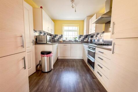 FITTED KITCHEN