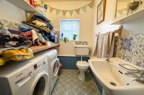 UTILITY/ CLOAKROOM