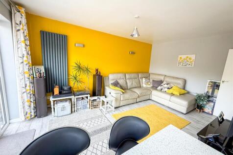 ALTERNATE VIEW OF LOUNGE