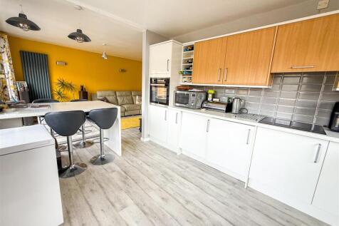 ALTERNATE VIEW OF KITCHEN