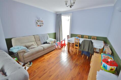 ALTERNATIVE VIEW OF LOUNGE/DINER