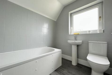 BATHROOM.jpeg