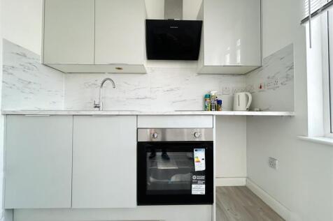 LOUNGE KITCHENETTE/BEDROOM