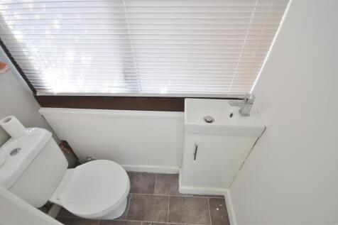 GROUND FLOOR CLOAKROOM