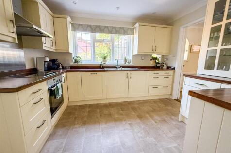 ALTERNATE VIEW OF KITCHEN
