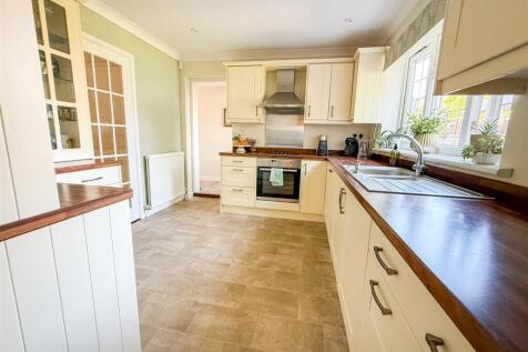 ALTERNATE VIEW OF KITCHEN