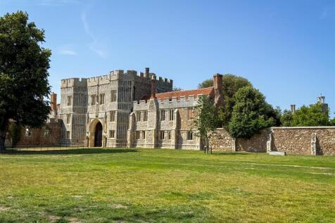 ST OSYTH PRIORY CLOSE BY