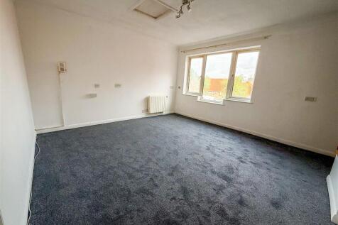 LOUNGE/BEDROOM