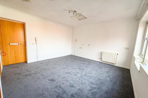 LOUNGE/BEDROOM