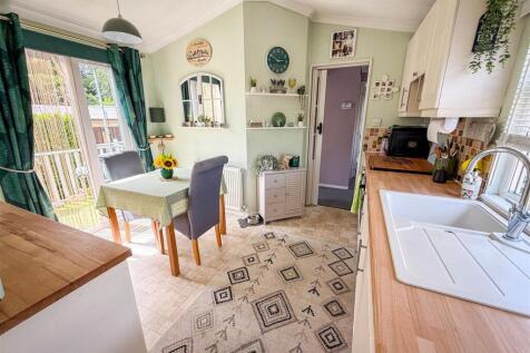 ALTERNATE VIEW OF KITCHEN