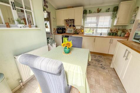 ALTERNATE VIEW OF KITCHEN