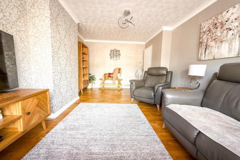 ALTERNATE VIEW OF LOUNGE