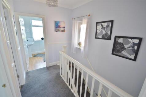 FIRST FLOOR LANDING