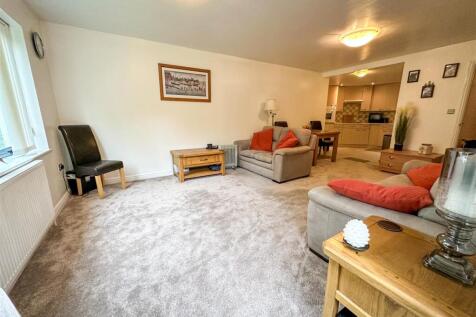 ALTERNATE VIEW OF LOUNGE/DINER