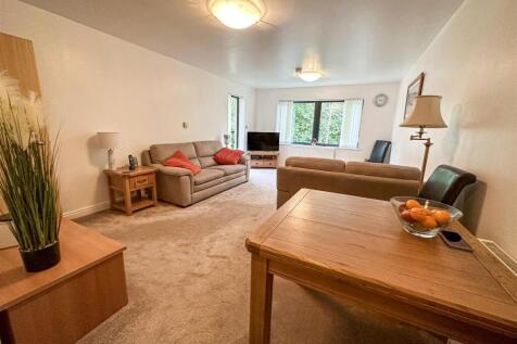 ALTERNATE VIEW OF LOUNGE/DINER