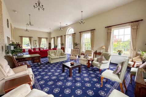 INTERNAL VIEW OF COMMUNAL LOUNGE
