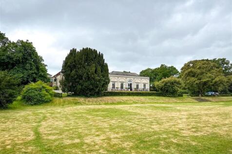 OUTSIDE - COMMUNAL GARDENS