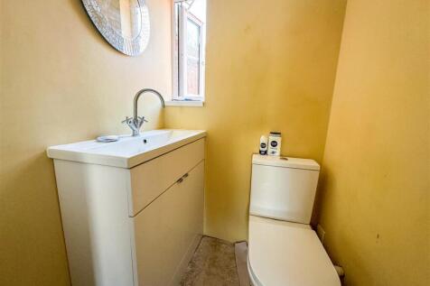 EN-SUITE W.C.