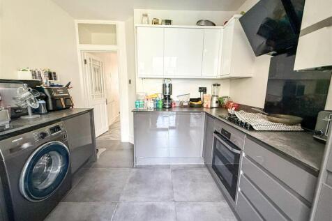 ALTERNATE VIEW OF KITCHEN