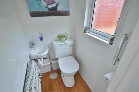 GROUND FLOOR CLOAKROOM