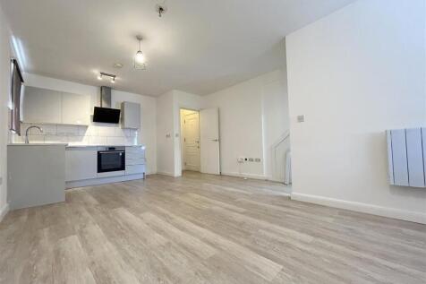 LOUNGE KITCHENETTE/BEDROOM