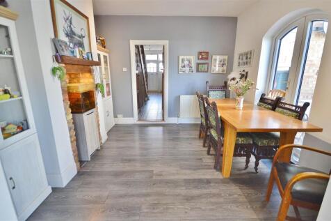 DINING ROOMN