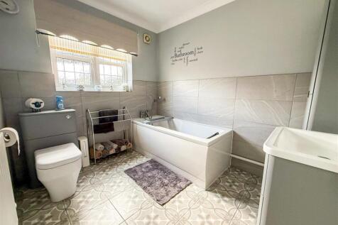 BATHROOM SUITE