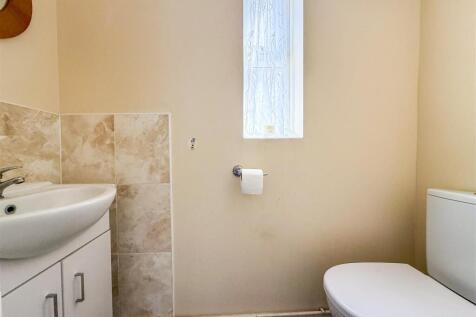 GROUND FLOOR CLOAKROOM