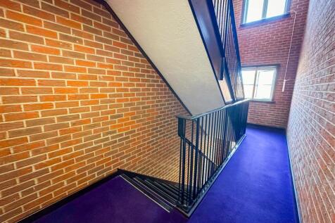 COMMUNAL ENTRANCE HALLWAY