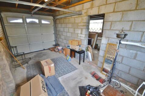 DOUBLE GARAGE