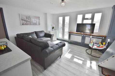 OPEN PLAN LOUNGE KITCHEN