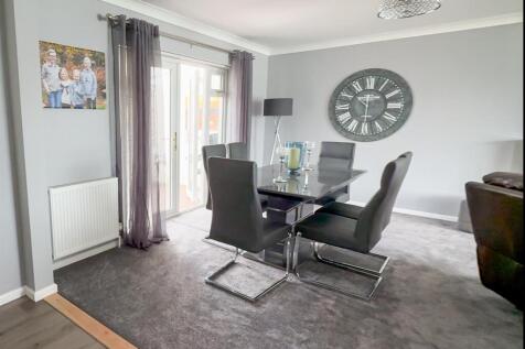 ALTERNATE VIEW OF LOUNGE/DINER