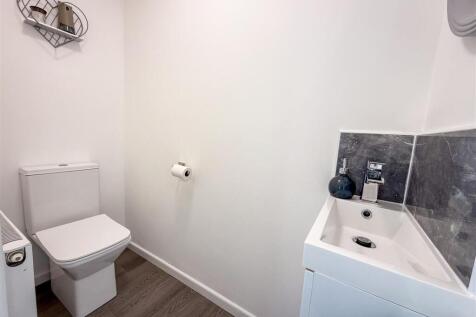 GROUND FLOOR CLOAKROOM
