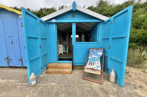 BEACH HUT