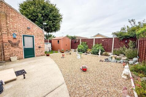 ALTERNATE VIEW OF GARDEN