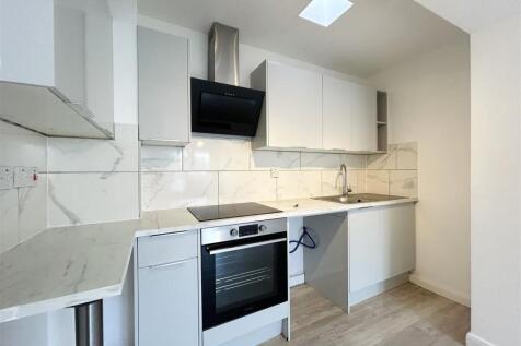 LOUNGE KITCHENETTE