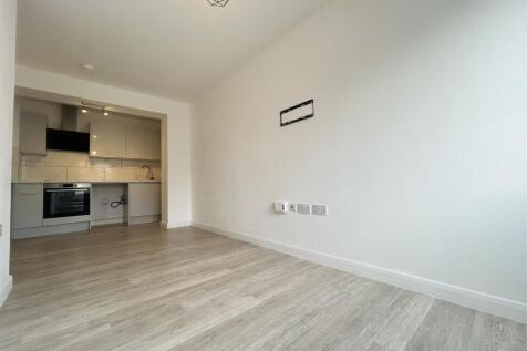 LOUNGE KITCHENETTE