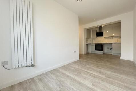 LOUNGE KITCHENETTE