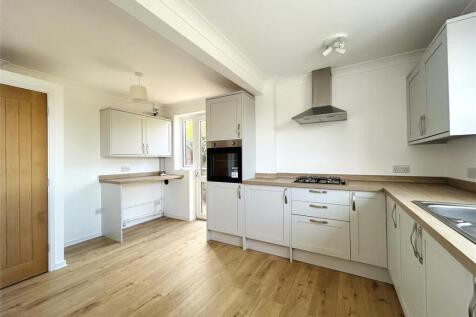 ALTERNATE VIEW OF KITCHEN