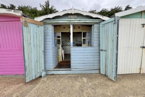 BEACH HUT