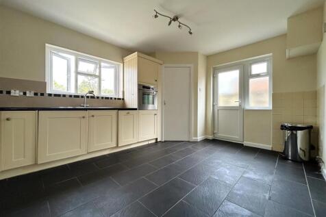 ALTERNATE VIEW OF KITCHEN