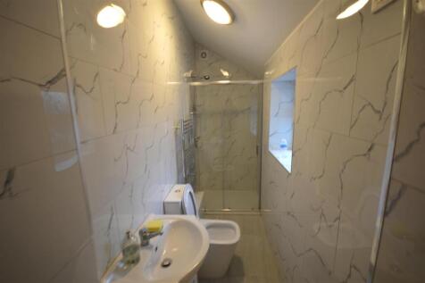 GROUND FLOOR SHOWER ROOM
