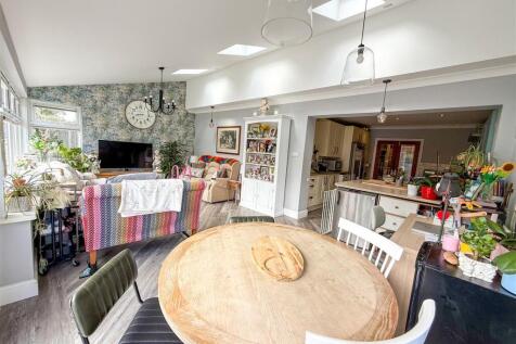 ADDITIONAL VIEW OF LOUNGE/FAMILY ROOM