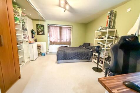 BEDROOM EIGHT