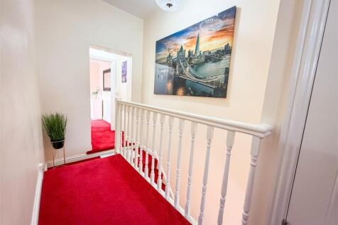 FIRST FLOOR LANDING
