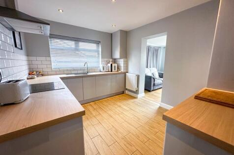 ALTERNATE VIEW OF KITCHEN